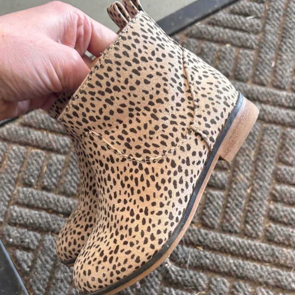 Cat & Jack Tan Leopard Print Kids Boots - Picture 5 of 9